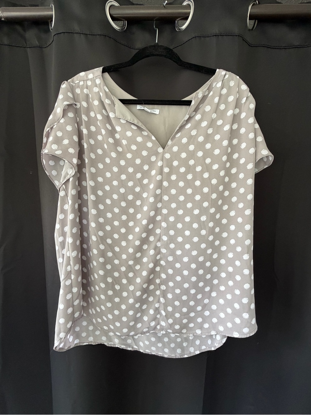 41 Hawthorn Taupe Polka Dot Short Sleeve V-Neck Blouse